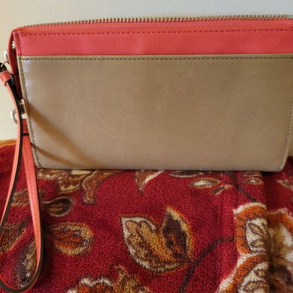 Coach legacy color block leather large zippy wallet/ wristlet. - Picture 3 of 6